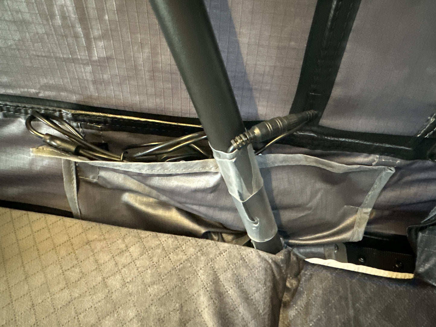 hochwertiges Dachzelt 175x205 mit Hartschale und Vorzelt
